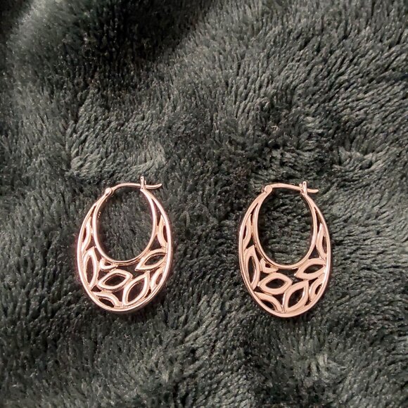 STERLING SILVER OVAL HOOP TEAR DROP DETAIL EARRINGS - Picture 8 of 13